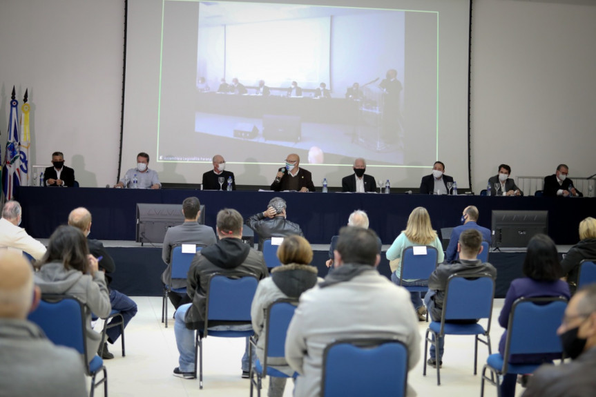 Projeto da engorda da praia de Matinhos foi apresentado em audiência pública.