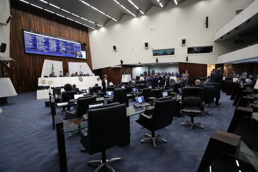 No primeiro dia de votações da nova Legislatura, deputados aprovam reforma do Quadro Próprio do Poder Executivo (QPPE)