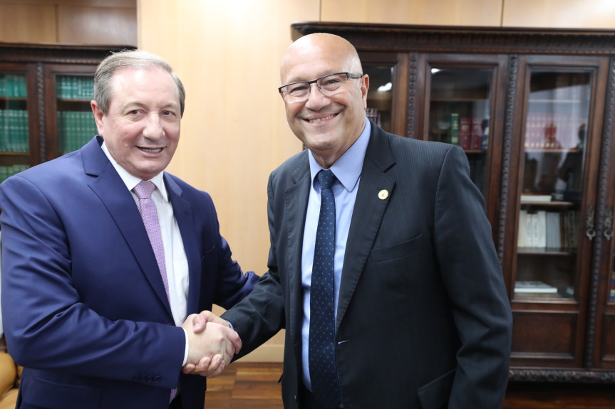 O ex-deputado e ex-prefeito de Pato Branco, Augustinho Zucchi, assume como conselheiro do Tribunal de Contas do Estado do Paraná.