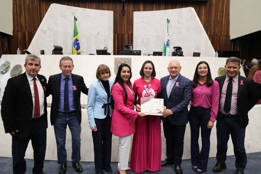 Campanha Outubro Rosa é lançada na Assembleia com a participação de Daniele Banzzatto, do conselho fiscal da Associação das Amigas da Mama.