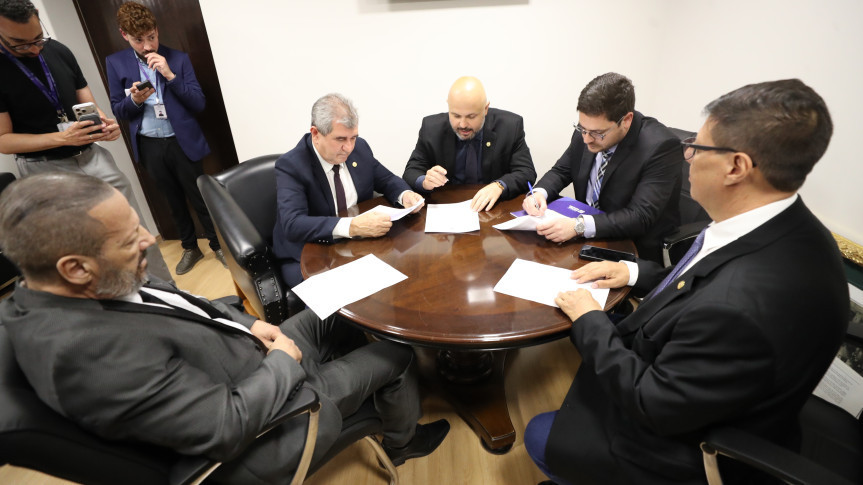 Reunião ocorreu após as sessões plenárias desta segunda-feira (1º).