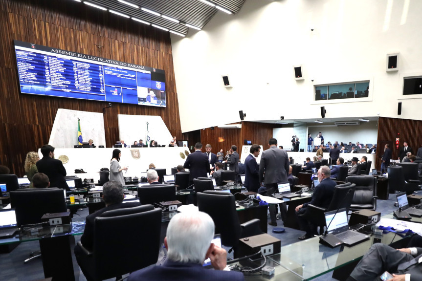 A iniciativa 583/2023, da deputada Cloara Pinheiro (PSD), altera trecho da Lei nº 20.318/2020, que estabelece princípios e diretrizes para a criação de programas reflexivos e responsabilizantes para autores de violência doméstica e familiar contra a mulher.