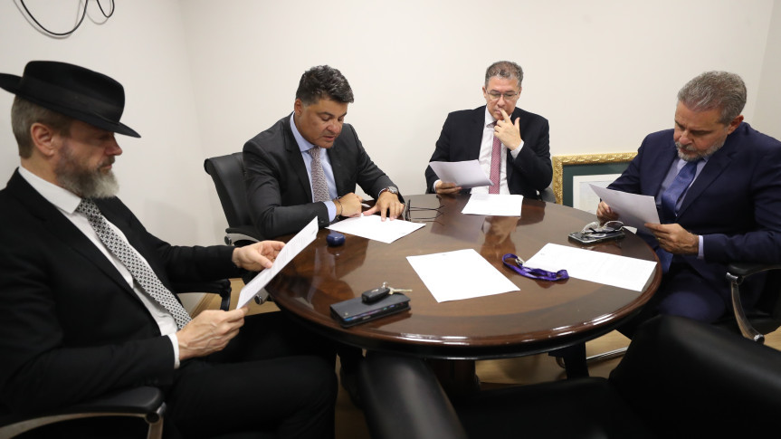 Reunião ocorreu após as sessões plenárias desta terça-feira (10).