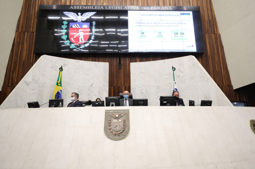 Durante prestação de contas da Saúde na Assembleia Legislativa, secretário Beto Preto mostra preocupação com aumento de casos de Covid-19 no Paraná.