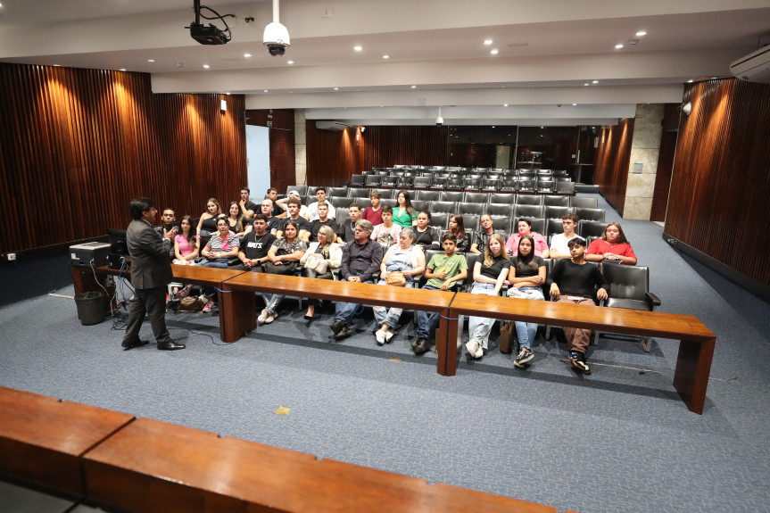 Alunos puderam conhecer as dependências da Assembleia Legislativa.