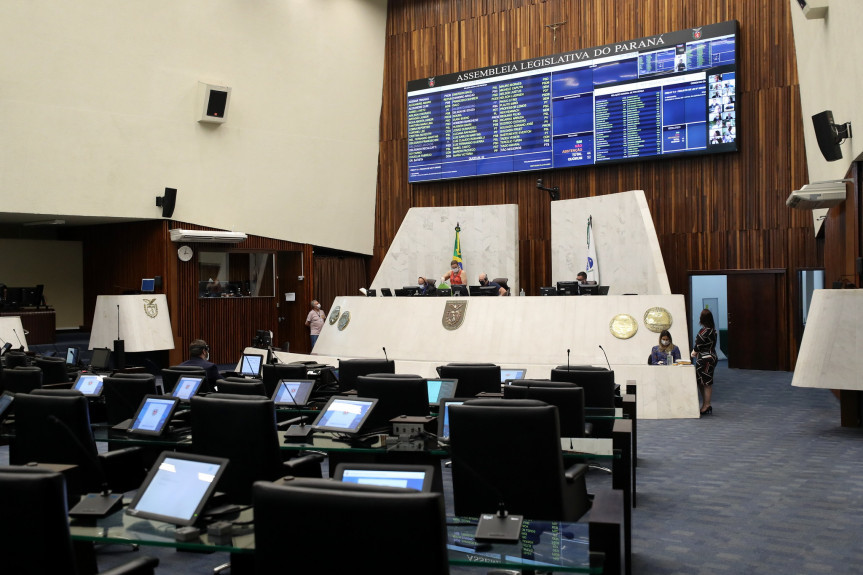 Proposta do Poder Executivo que trata da definição de critérios, mediante a consulta à comunidade escolar, para a escolha de diretores foi aprovada na Assembleia Legislativa.