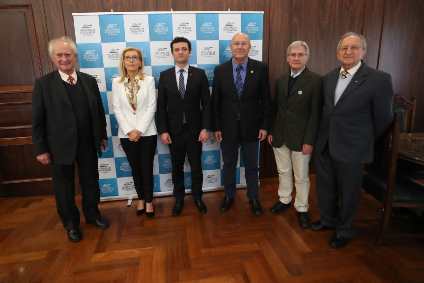 Em visita à Assembleia, Anatoliy Tkach, representante do governo ucraniano no Brasil, agradeceu a solidariedade do Legislativo com a população ucraniana.