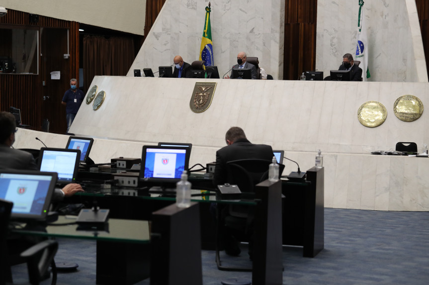 O projeto de lei 4/2021 passou em 2º turno com 44 votos favoráveis e seis contrários na sessão plenária desta quarta-feira (17).