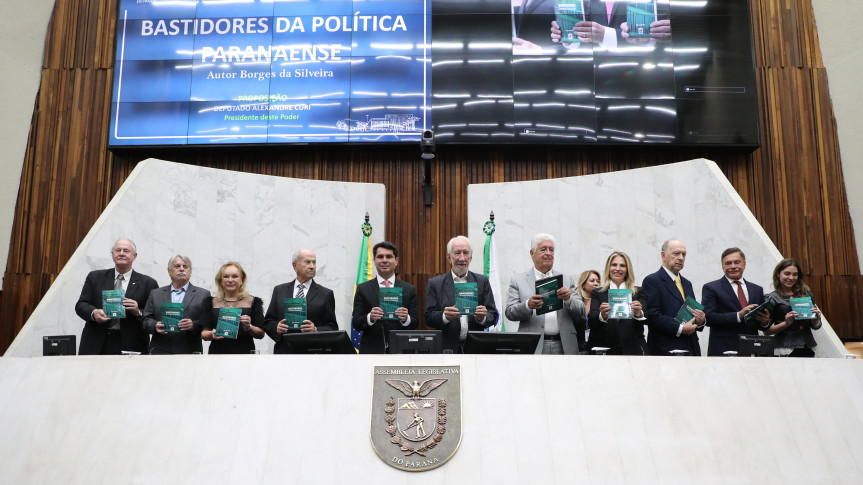 Solenidade no Plenário para lançamento do livro "Bastidores da Política Paranaense".
