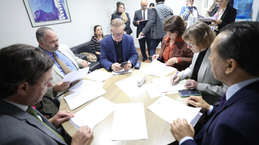 Reunião ocorreu após as sessões plenárias desta terça-feira (7).