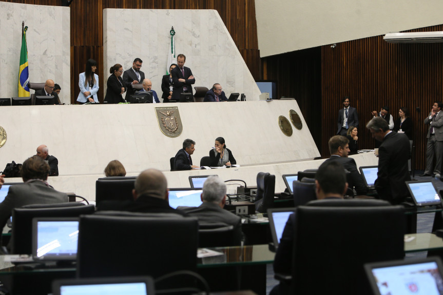 Assembleia Legislativa do Paraná realizada a última sessão plenária de 2019.