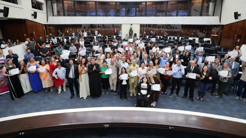 Personalidades do município foram homenageadas na sessão solene