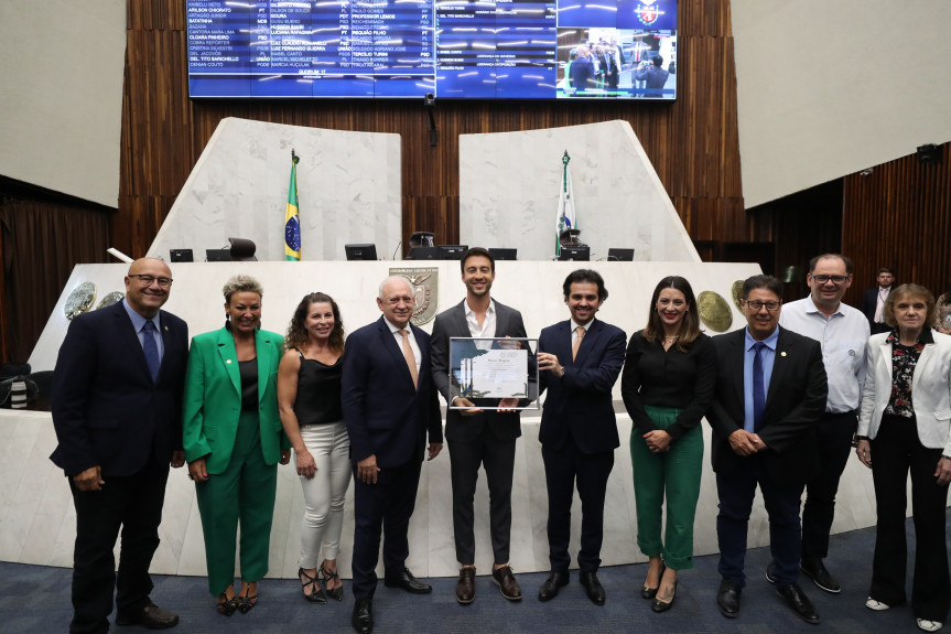 A honraria foi entregue durante o grande expediente da sessão ordinária desta segunda. A iniciativa é do deputado estadual Luiz Fernando Guerra (União).