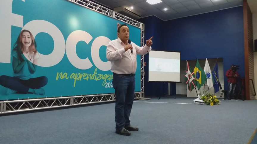 Deputado Hussein Bakri participou de evento de preparação do ano letivo e garantiu apoio da Assembleia às demandas do setor para 2020.