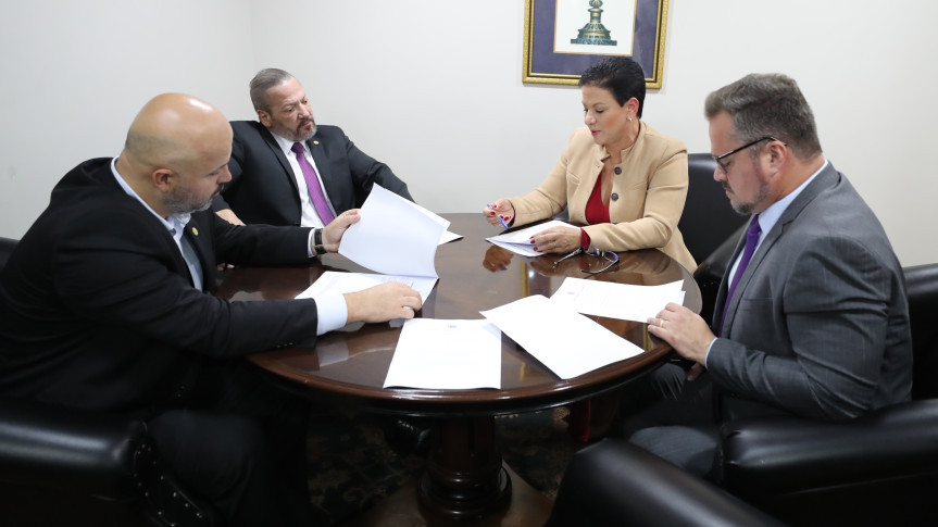 Reunião ocorreu no início da tarde desta segunda-feira (14).