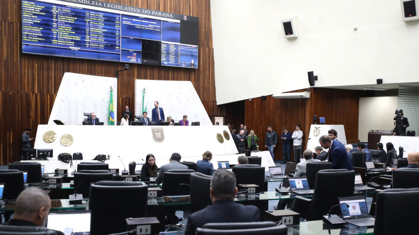Na pauta da sessão plenária desta quarta-feira (27) constavam 17 itens.