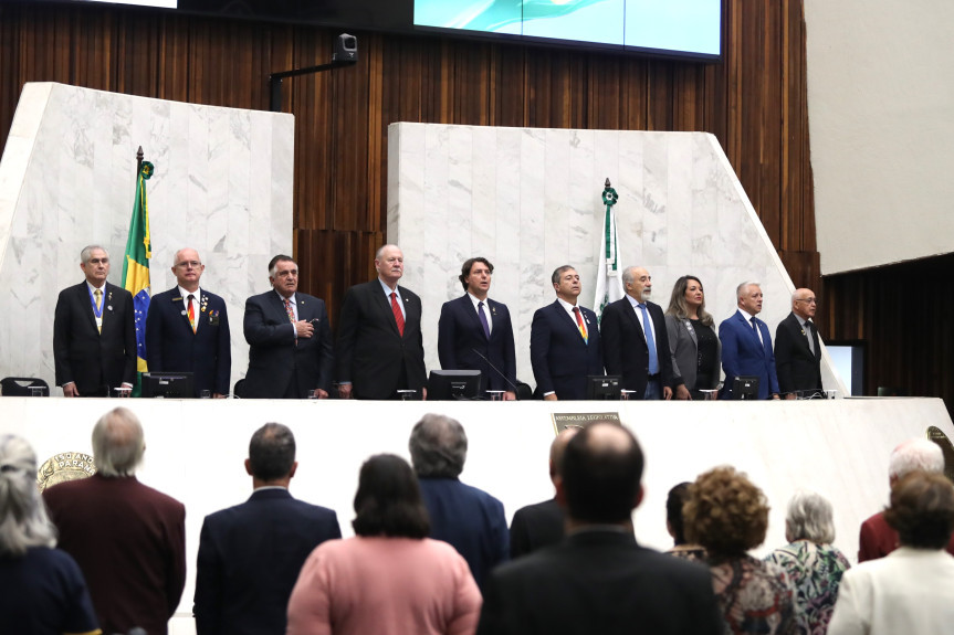 Solenidade ocorreu na noite desta sexta-feira (26), no Plenário da Assembleia Legislativa do Paraná.