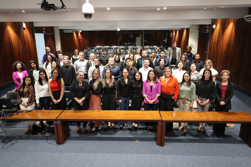 Estudantes foram recebidos, no Plenarinho da Casa, pela deputada Mabel Canto (PSDB).