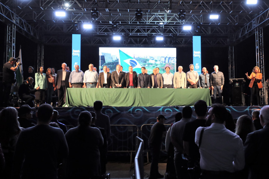 A solenidade ocorreu no início da noite desta quarta-feira (5), durante a 11ª Festa Nacional da Tainha.