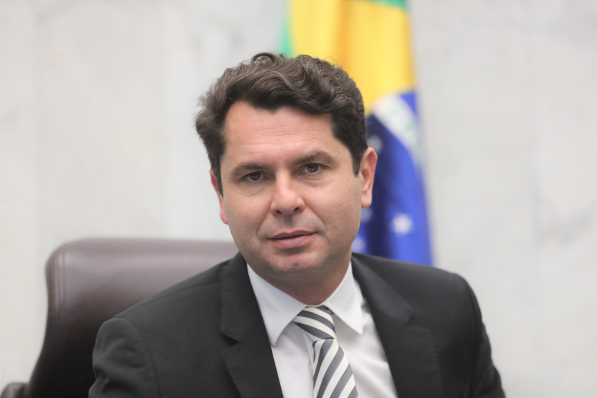 O primeiro secretário da Casa, deputado Alexandre Curi (PSD), é o autor da proposição .