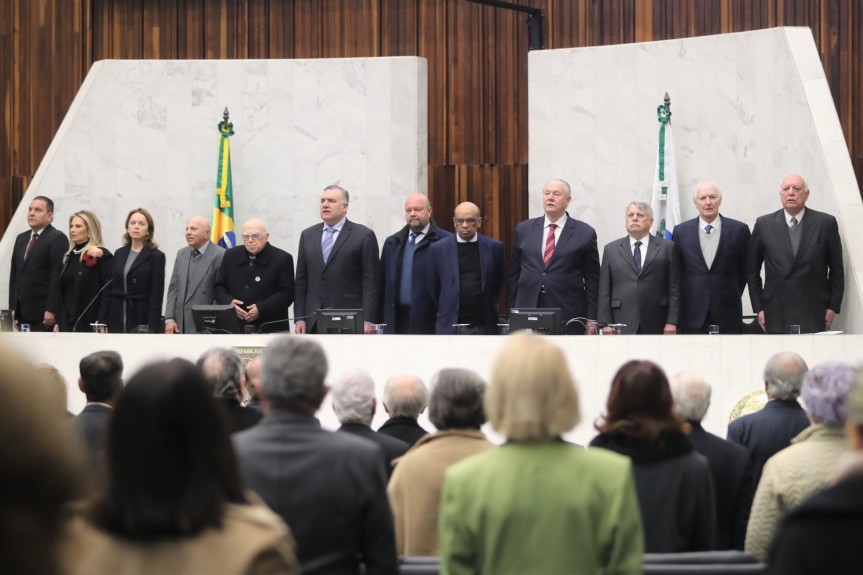 Solenidade lotou o Plenário da Casa na manhã desta segunda-feira (28).