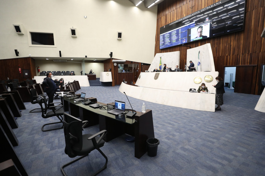 Punição para quem furar a fila da vacina contra a Covid-19 foi aprovada em primeiro turno pelos deputados na Assembleia Legislativa do Paraná.