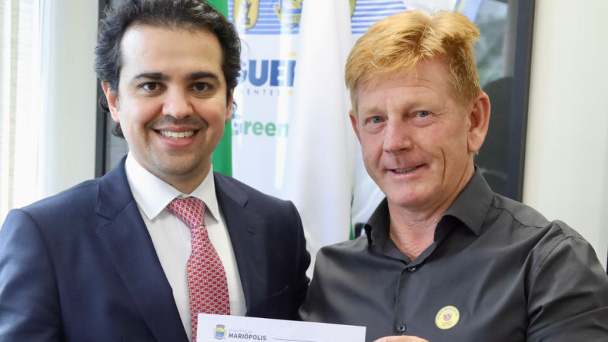 Deputado Luiz Fernando Guerra (União) com o prefeito de Mariópolis, Mario Paulek.