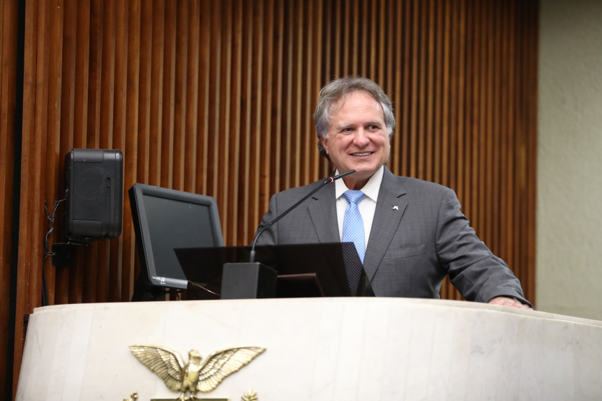 Anatalicio Risden Junior, diretor-geral brasileiro da Itaipu Binacional, recebe o título de Cidadão Benemérito do Paraná.