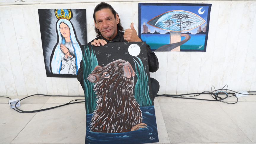 O artista Júlio César Ferreira viu no projeto uma oportunidade para reforçar sua luta de quase três décadas contra a drogadição.