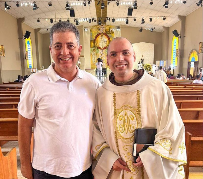 Deputado Cobra Repórter (PSD) e Frei Gilson.