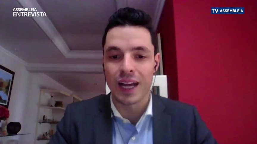 O advogado André Portugal explica o que é o estado de Calamidade Pública, adotado pelos municípios paranaenses durante a pandemia, no programa Assembleia Entrevista, da TV Assembleia.