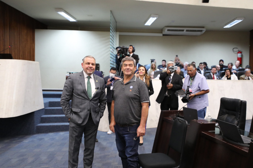 Joel de Oliveira, de 62 anos, foi homenageado pelo deputado estadual Ricardo Arruda (PL) nesta segunda-feira (26), na Assembleia Legislativa do Paraná.