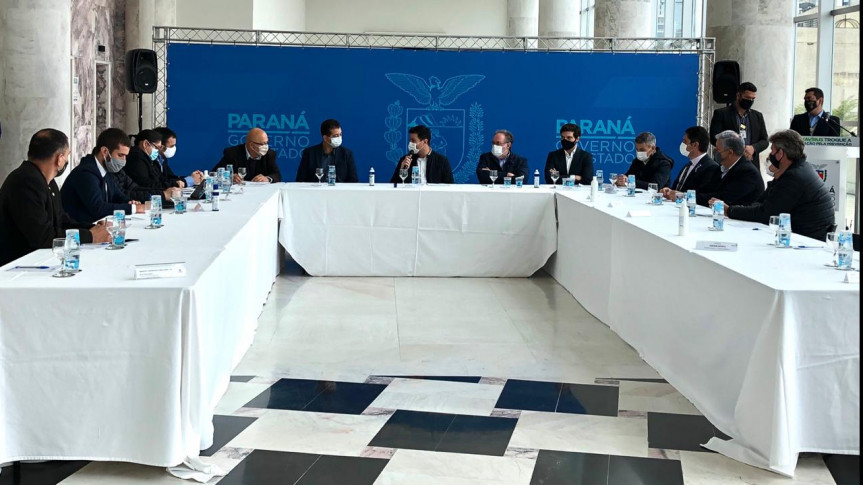 Reunião no Palácio Iguaçu debateu o programa Cartão Social do transporte coletivo que está em tramitação na Assembleia Legislativa do Paraná.