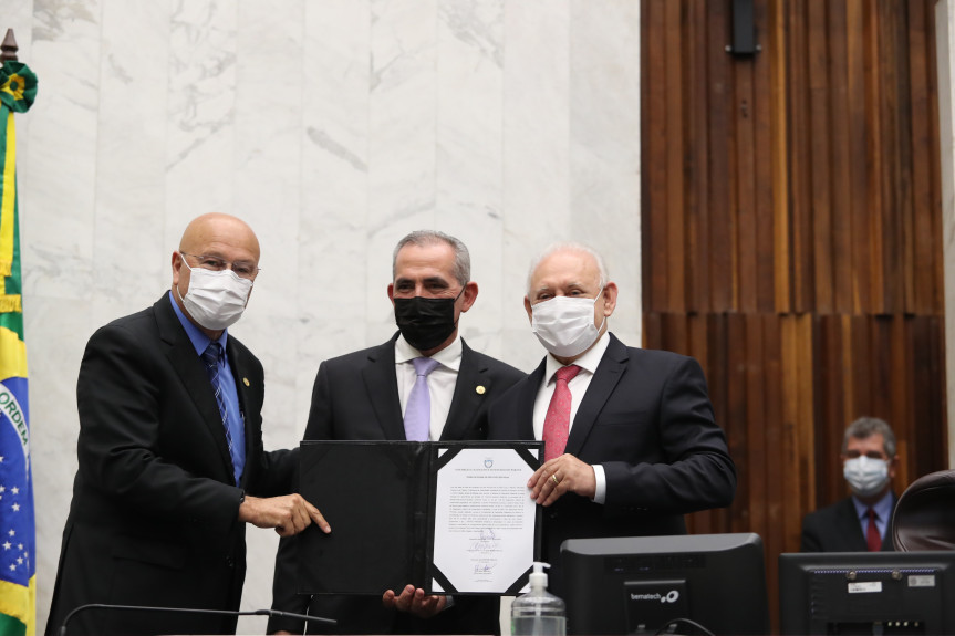 Deputado Nereu Moura assume a função de deputado estadual.