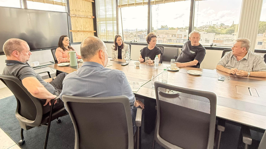 O encontro teve como pauta principal o estudo de um novo acesso ao distrito de Carambeí.