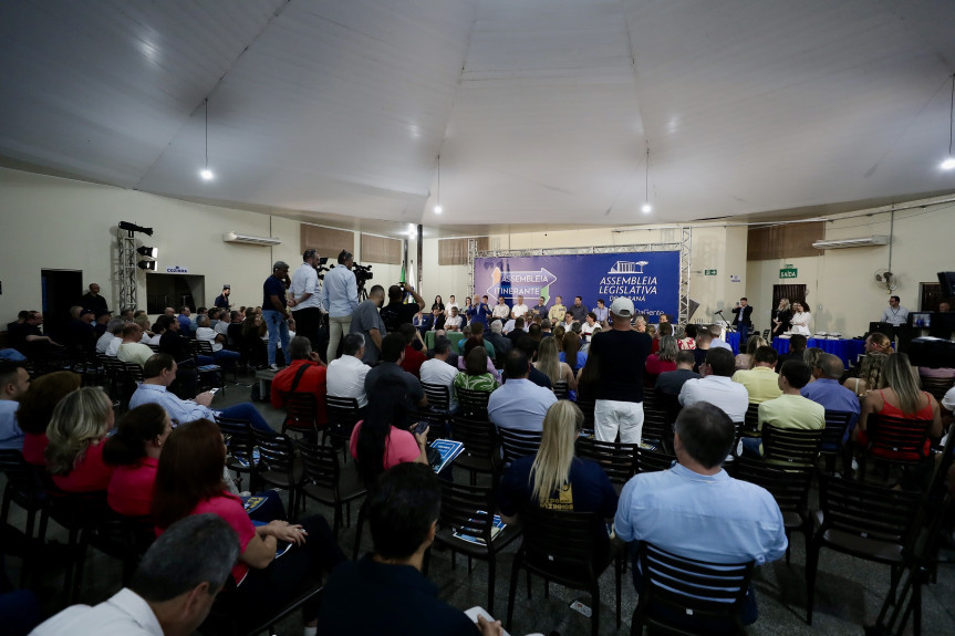 Realizado durante a Expovizinhos, o evento resultou em uma série de reivindicações assinadas por prefeituras, câmara de vereadores, entidades de classe e associações da região.