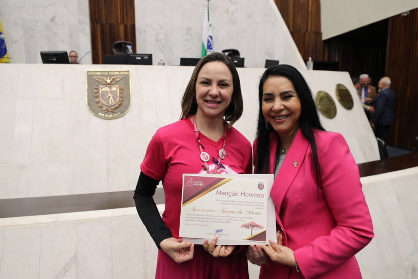 Campanha Outubro Rosa é lançada na Assembleia com a participação de Daniele Banzzatto, do conselho fiscal da Associação das Amigas da Mama.