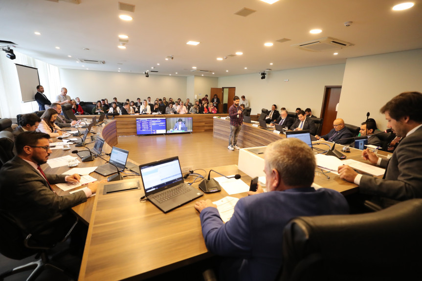 Reunião ocorreu no início da tarde desta terça-feira (16), no Auditório Legislativo.