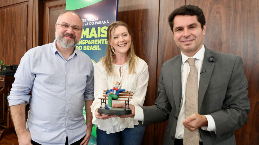 Alexandre Curi recebeu os familiares do ilustrador Nilson Müller — Nilson Müller Filho e Kátia Mueller, filho e nora —, responsável pelos traços de Zequinha e falecido em janeiro deste ano.