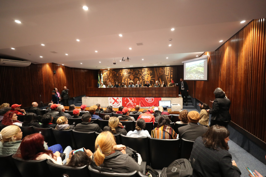 Encontro ocorreu na noite desta terça-feira (16), no Plenarinho da Assembleia Legislativa.