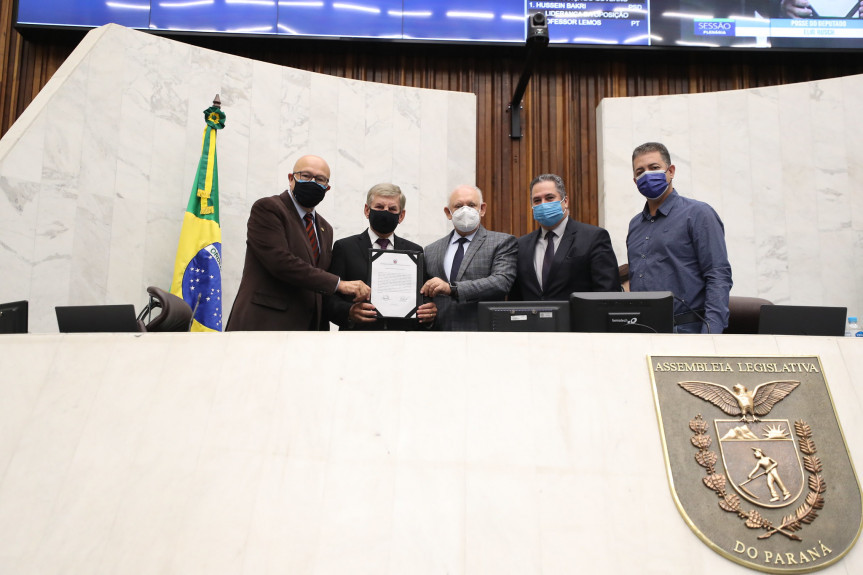 Deputado Elio Rusch (DEM) toma posse como deputado estadual.