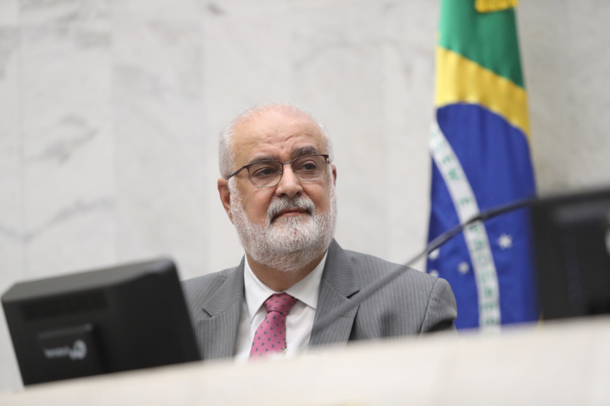 A homenagem é por sua dedicação religiosa frente à Presidência da Igreja Batista do Bacacheri, desde 1988.