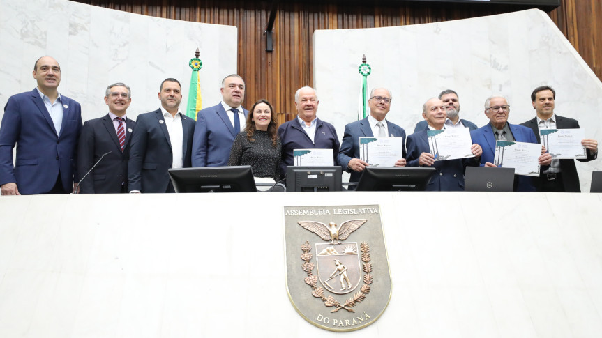 Representantes da ADVB/PR receberam certificado de menção honrosa na Assembleia.