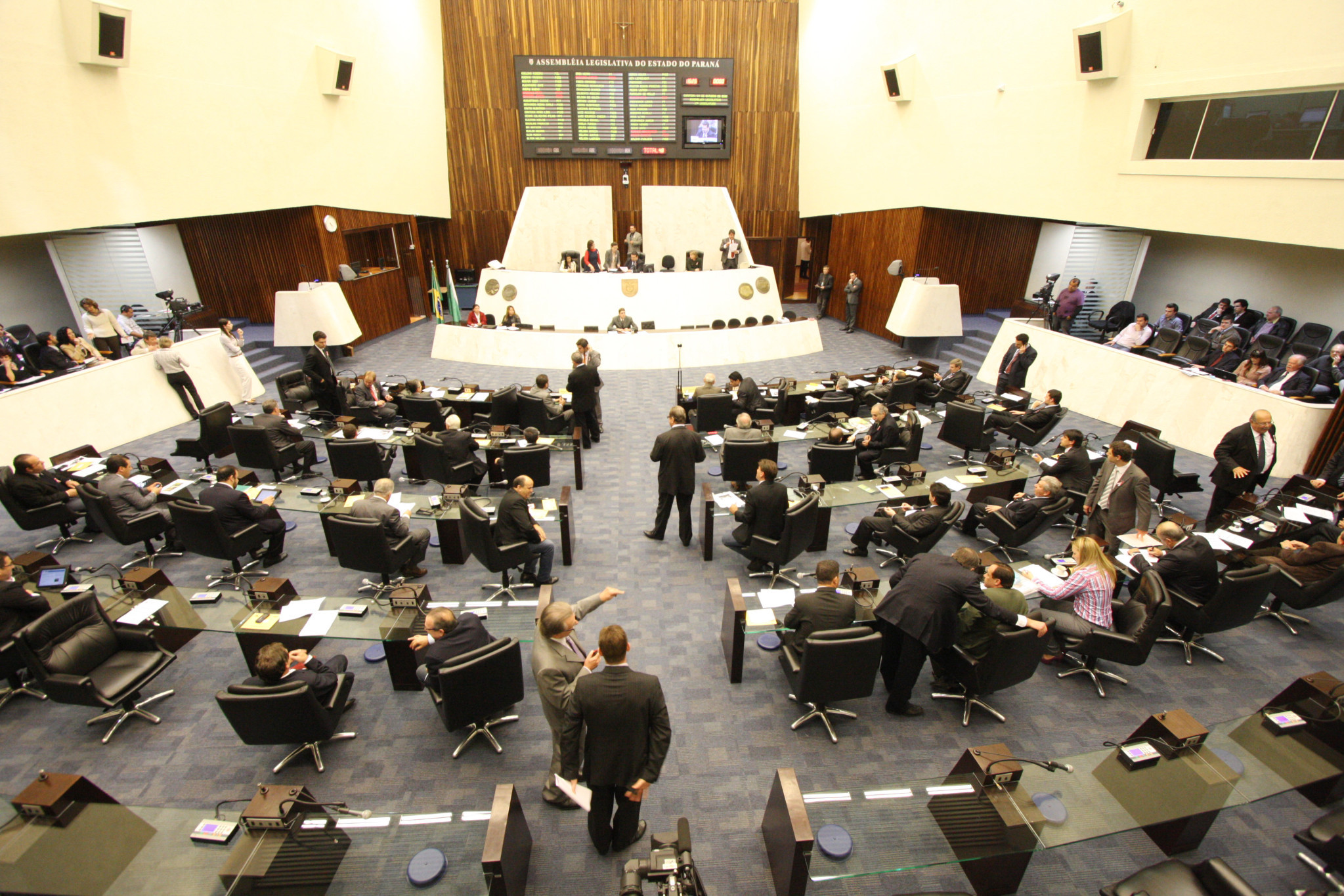 Plenário aprova seis projetos de lei e 40 indicações parlamentares