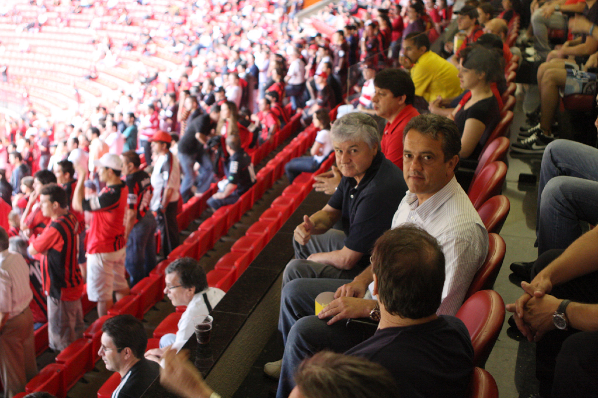 Rossoni e Plauto Recebem Manifestações de Apoio Na Arena da Baixada