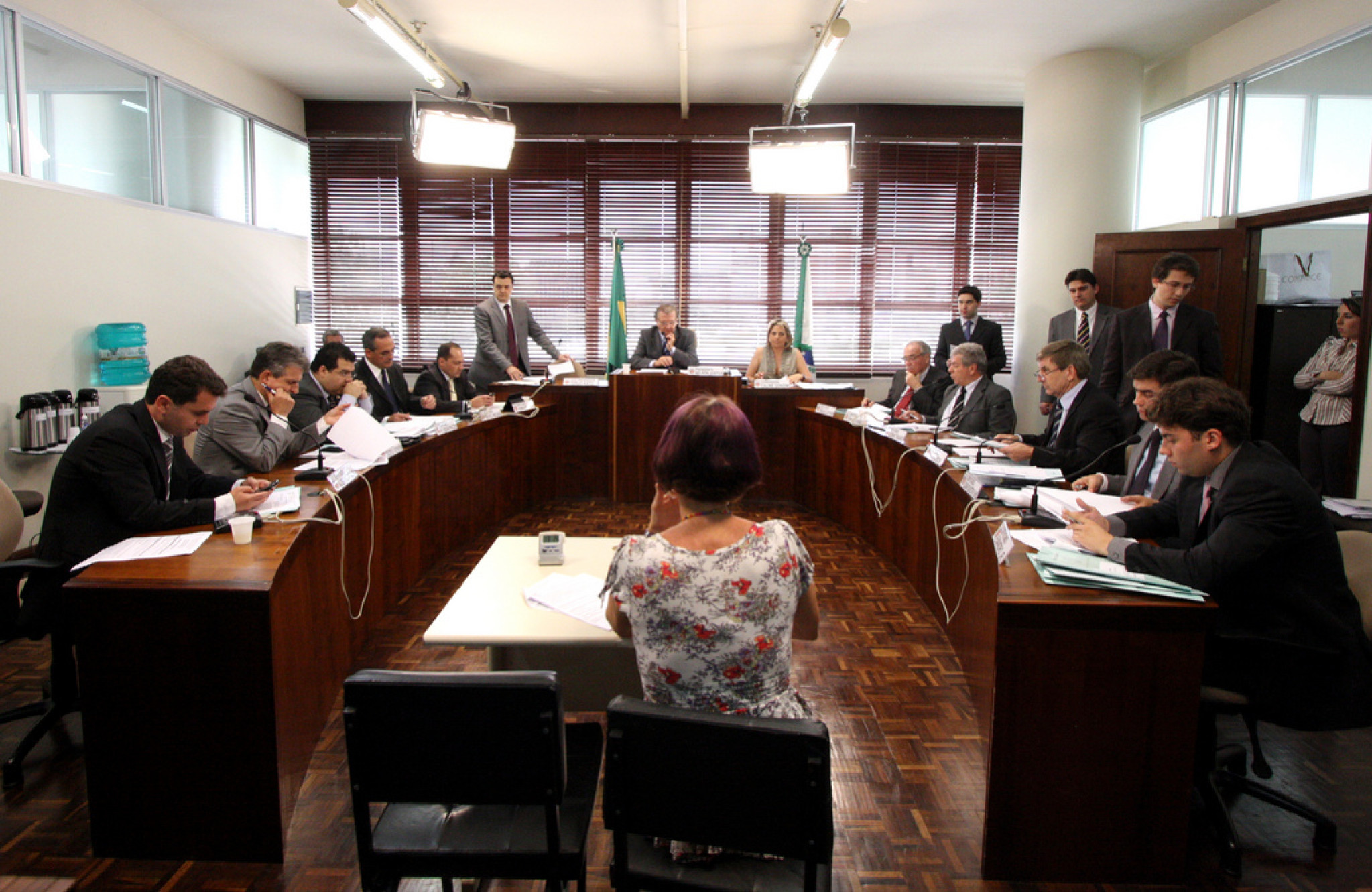 Novas mensagens do Executivo levam CCJ a convocar sessão extraordinária