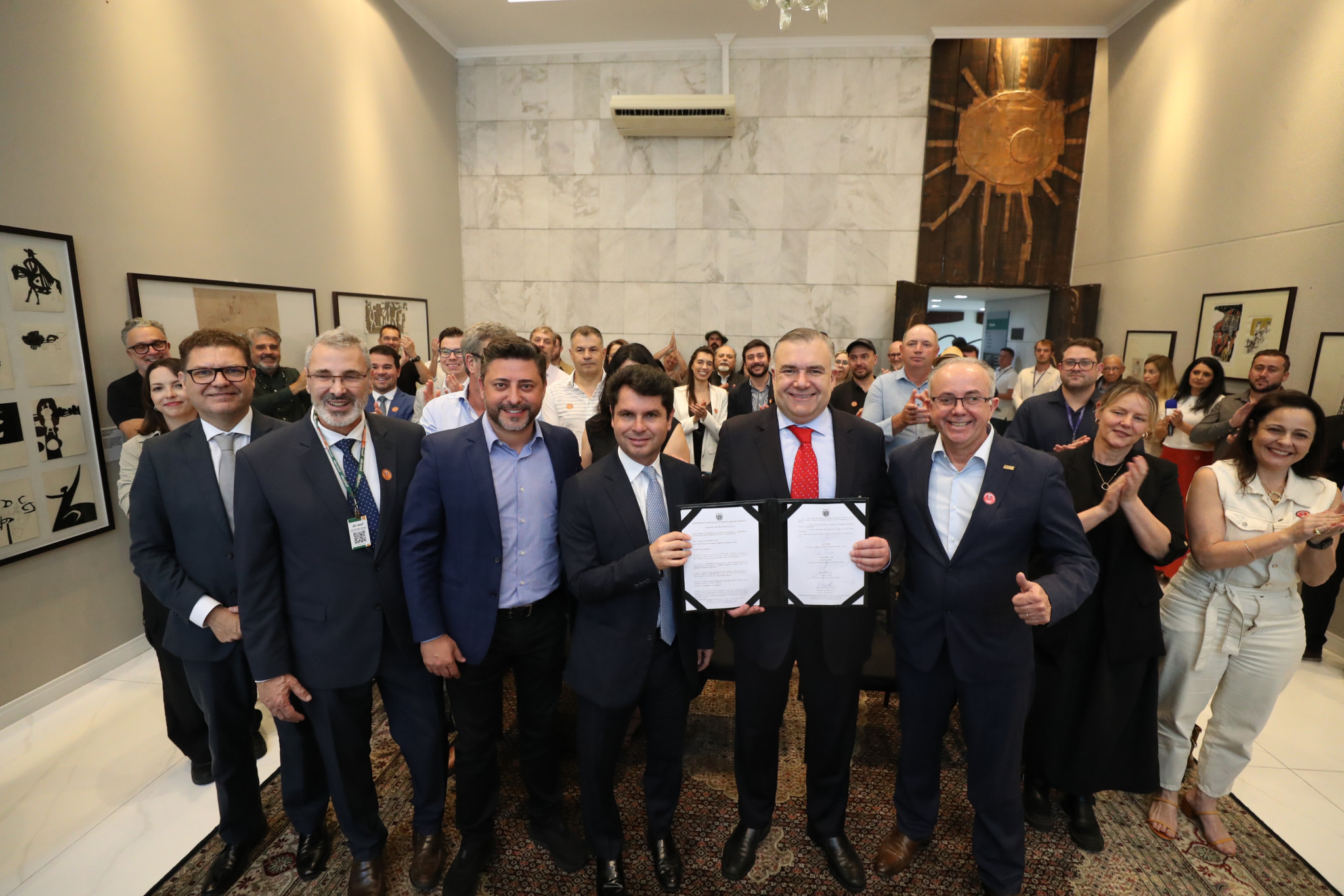 Assembleia Legislativa homenageia restaurantes e anuncia repasses para a qualificação do setor gastronômico do Paraná