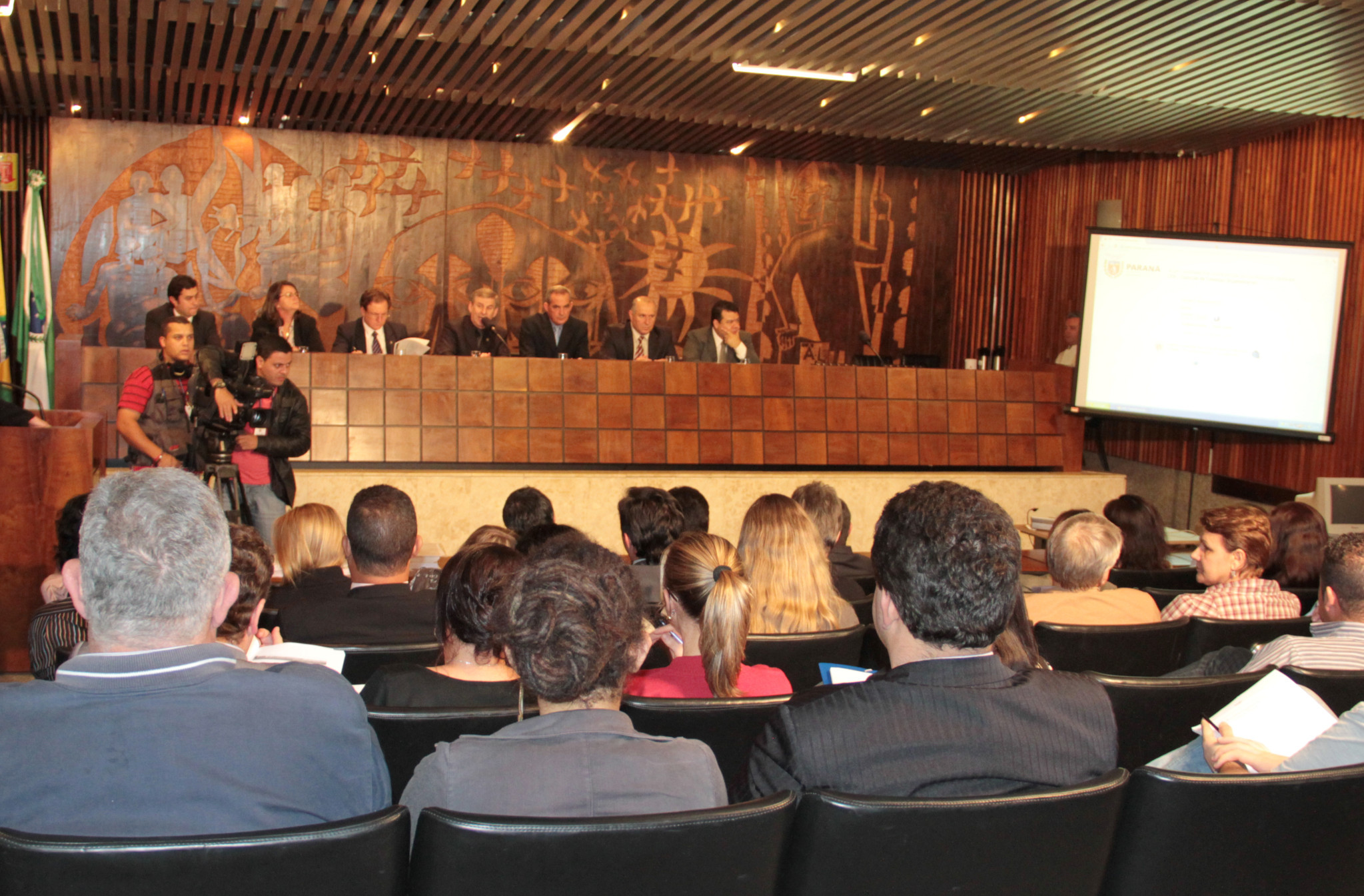 Reunião apresenta novo sistema de controle do orçamento e abre prazo para apresentação de emendas