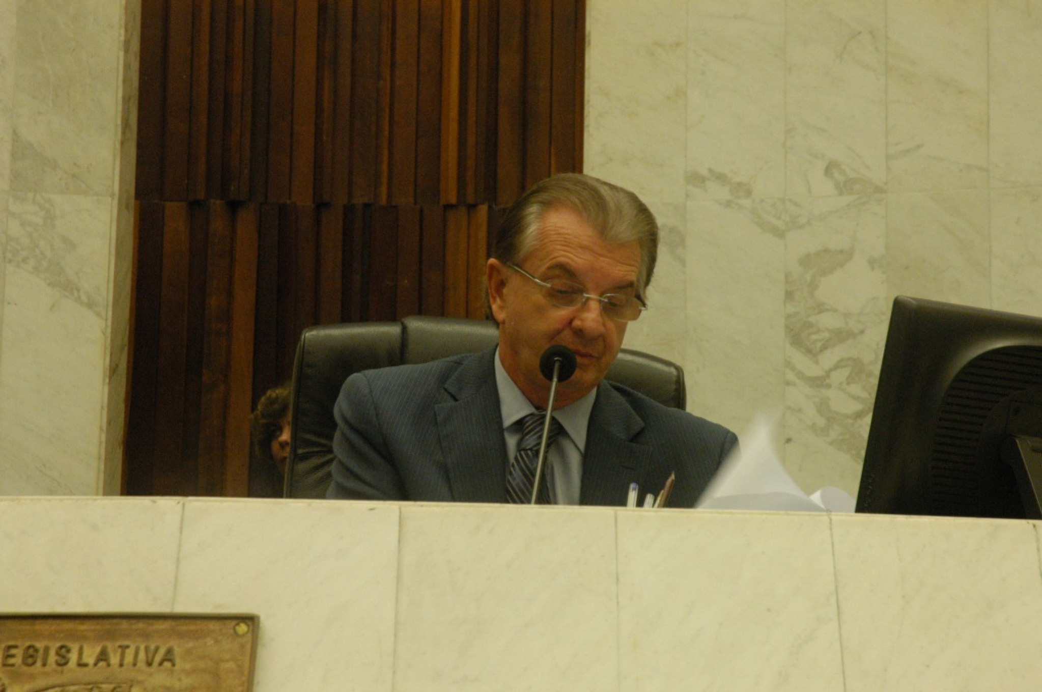 Assembleia Cortará Salário de Funcionário que Não Se Recadastrar e Exonerará Comissionados