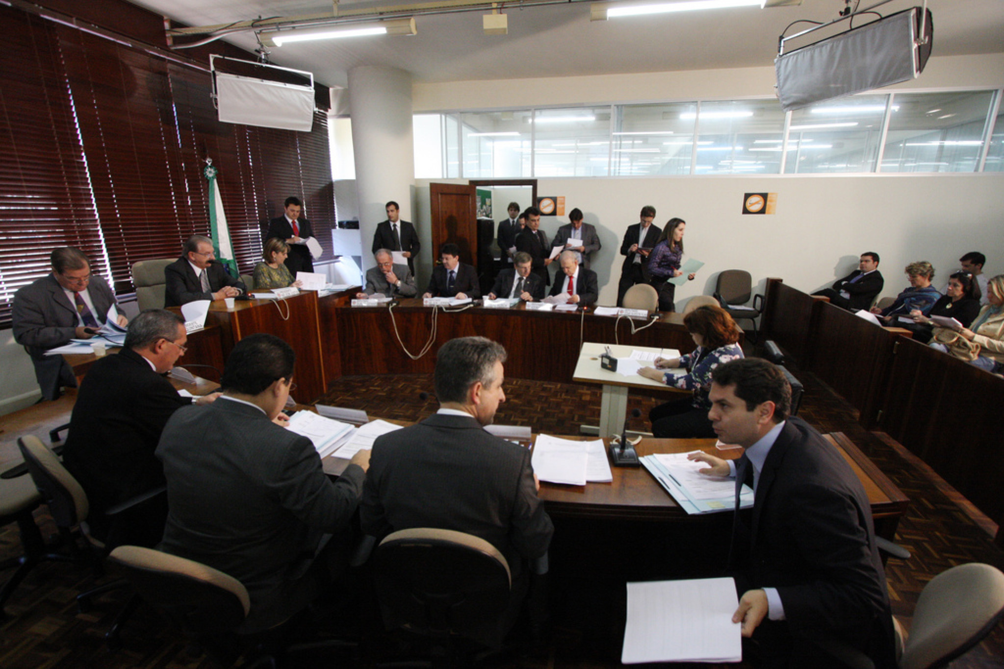 Projeto de Rossoni e Plauto sobre regularidade das contas municipais passa na CCJ